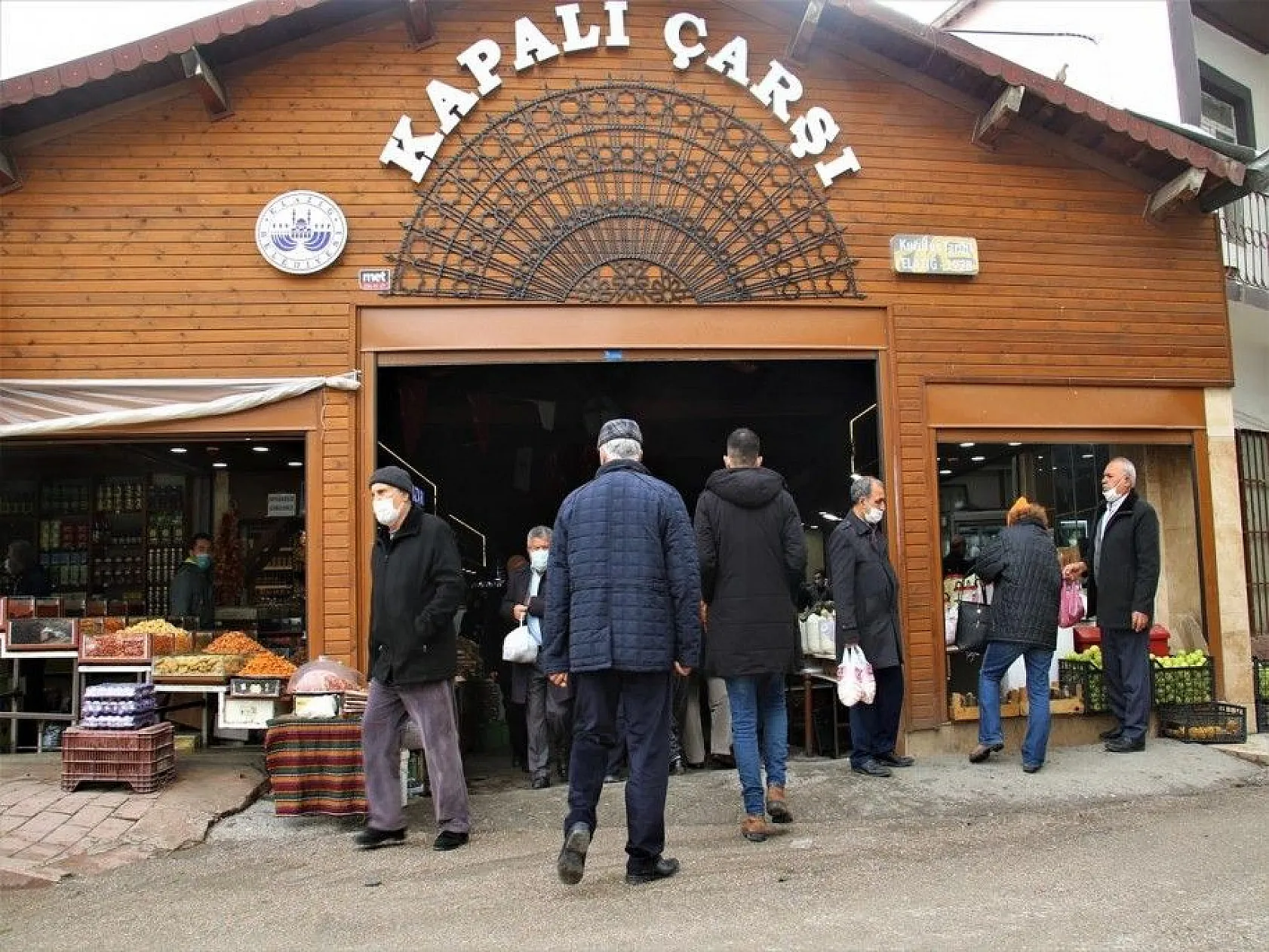 Pandemiden etkilenen Kapalı Çarşı esnafı, çözümü online satışta buldu