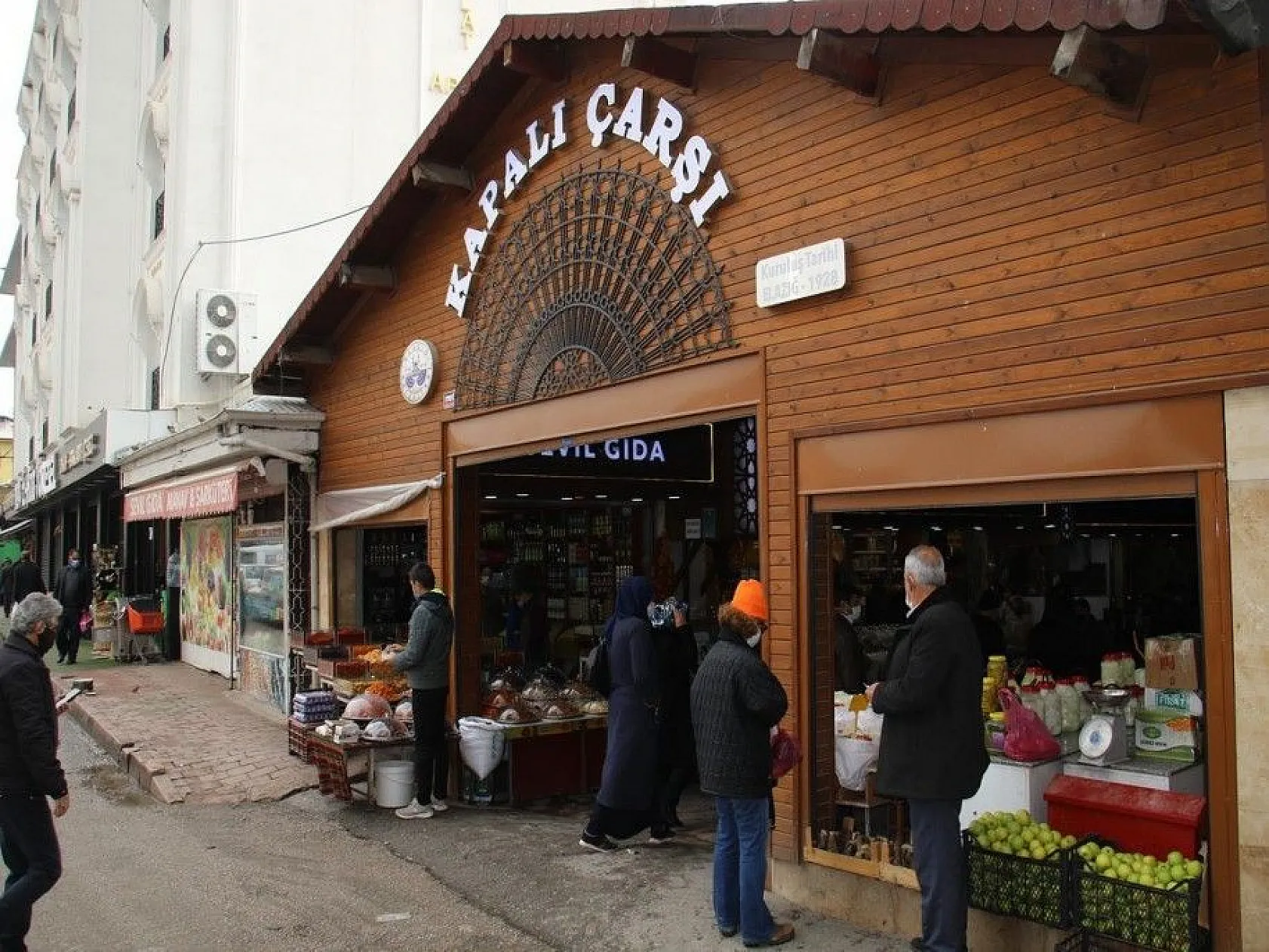 Pandemiden etkilenen Kapalı Çarşı esnafı, çözümü online satışta buldu