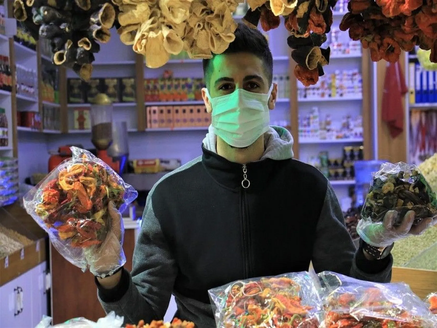 Pandemiden etkilenen Kapalı Çarşı esnafı, çözümü online satışta buldu