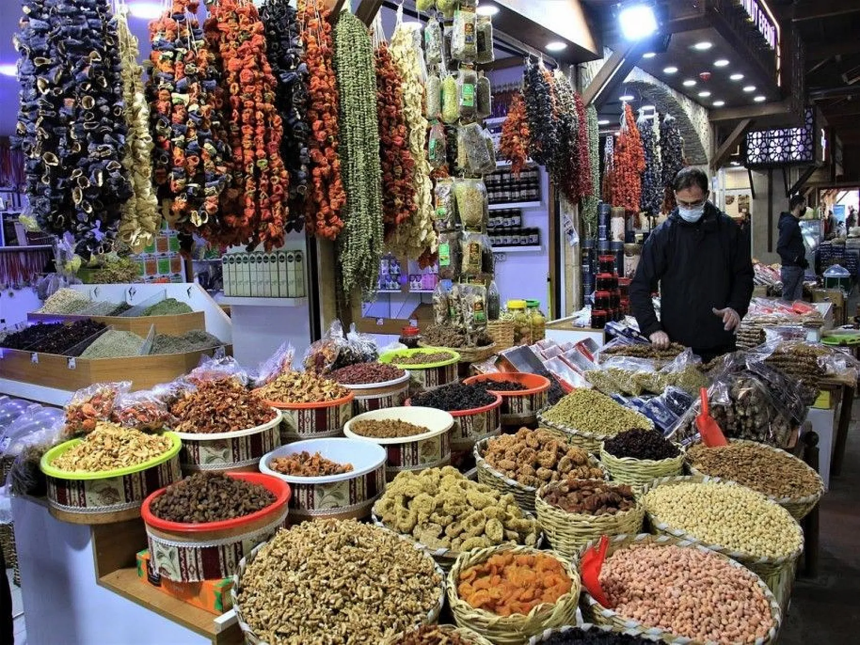 Pandemiden etkilenen Kapalı Çarşı esnafı, çözümü online satışta buldu