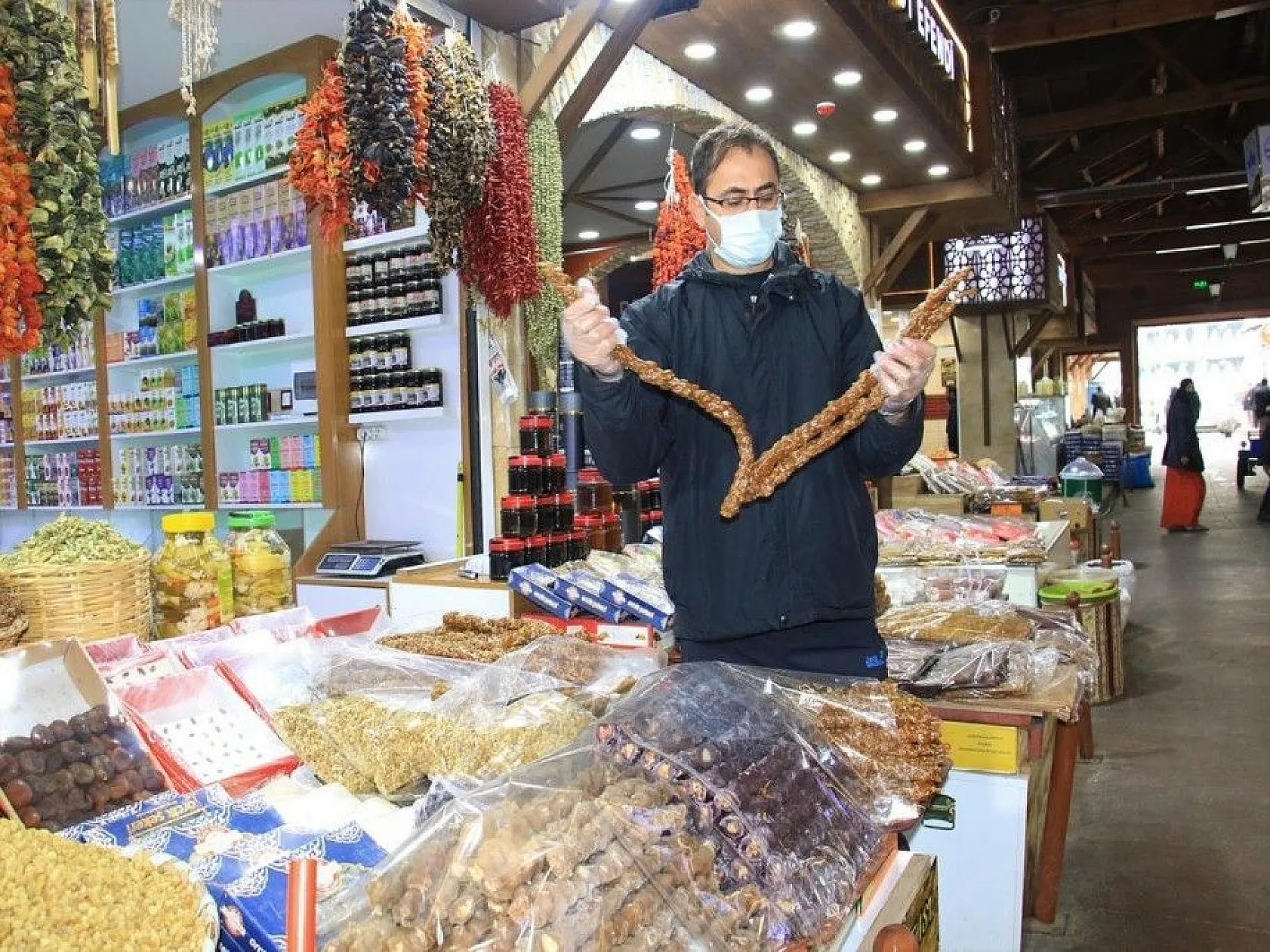 Pandemiden etkilenen Kapalı Çarşı esnafı, çözümü online satışta buldu