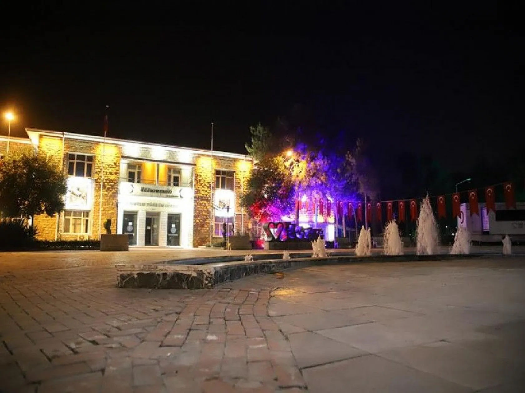 Sokağa çıkma kısıtlaması ile Elazığ sessizliğe büründü