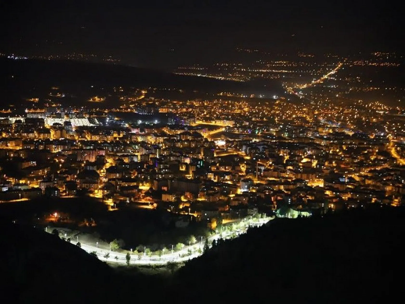 Sokağa çıkma kısıtlaması ile Elazığ sessizliğe büründü