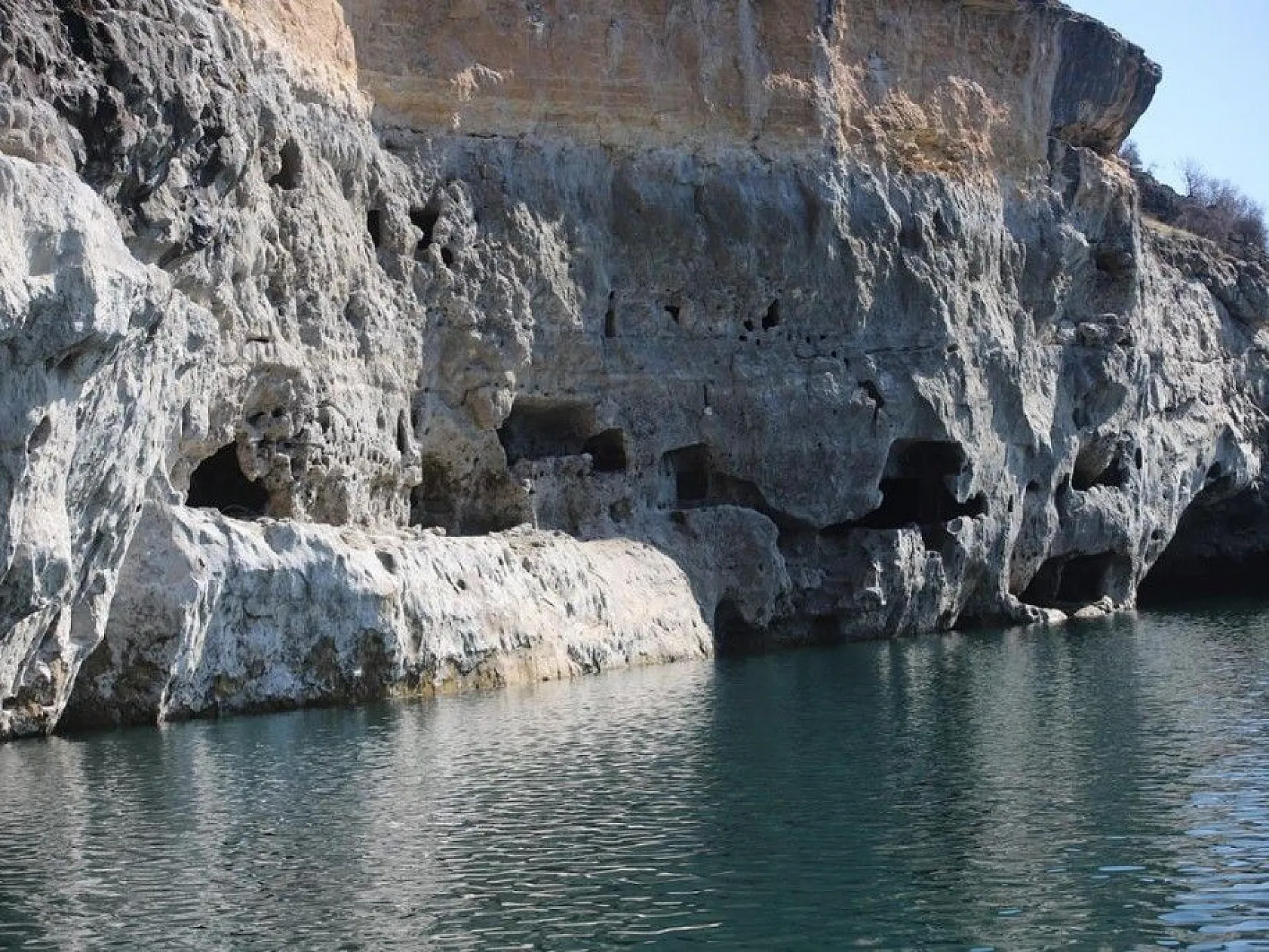 Sular çekilince Hastek Kalesi gün yüzüne çıktı