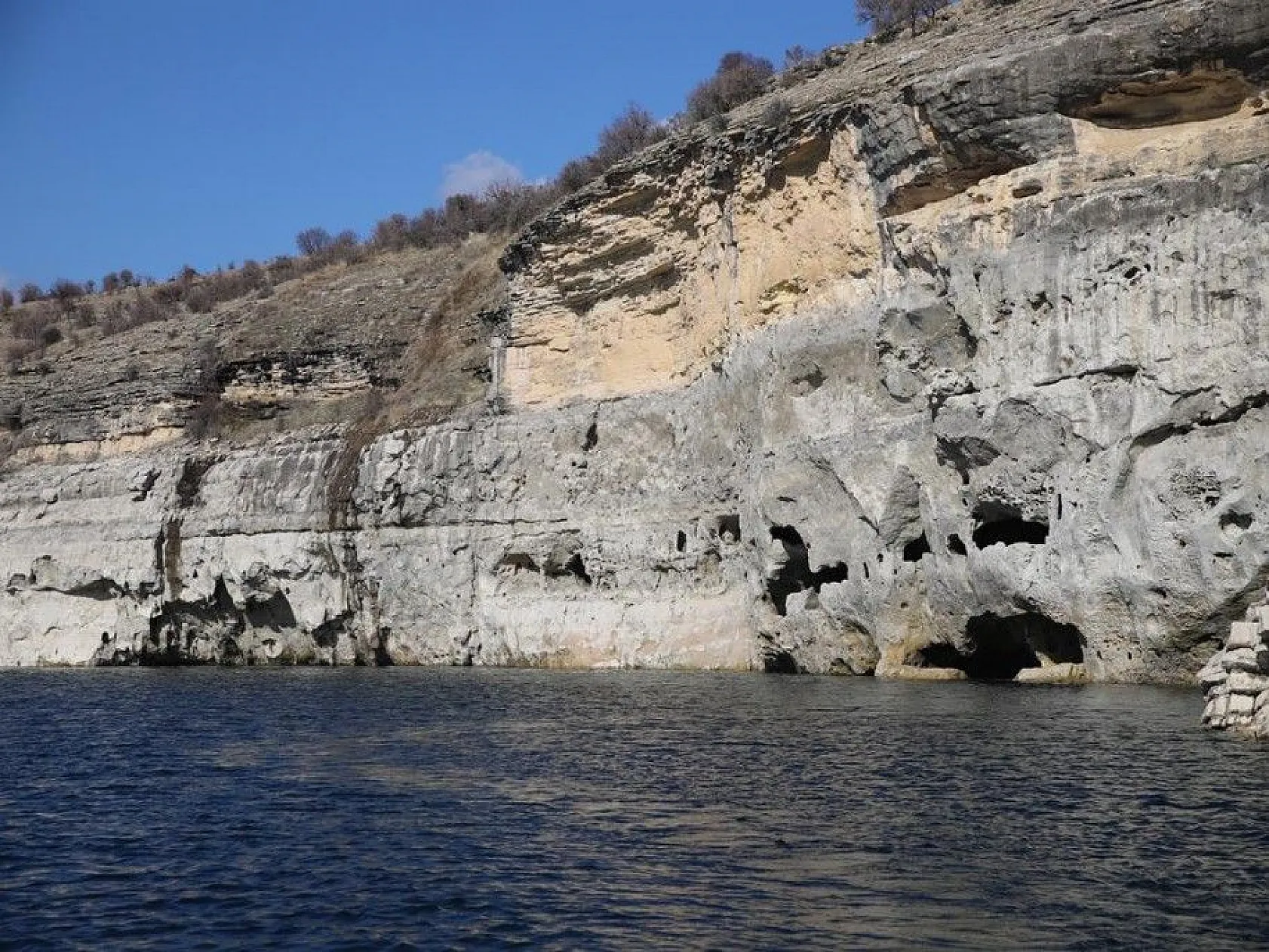 Sular çekilince Hastek Kalesi gün yüzüne çıktı