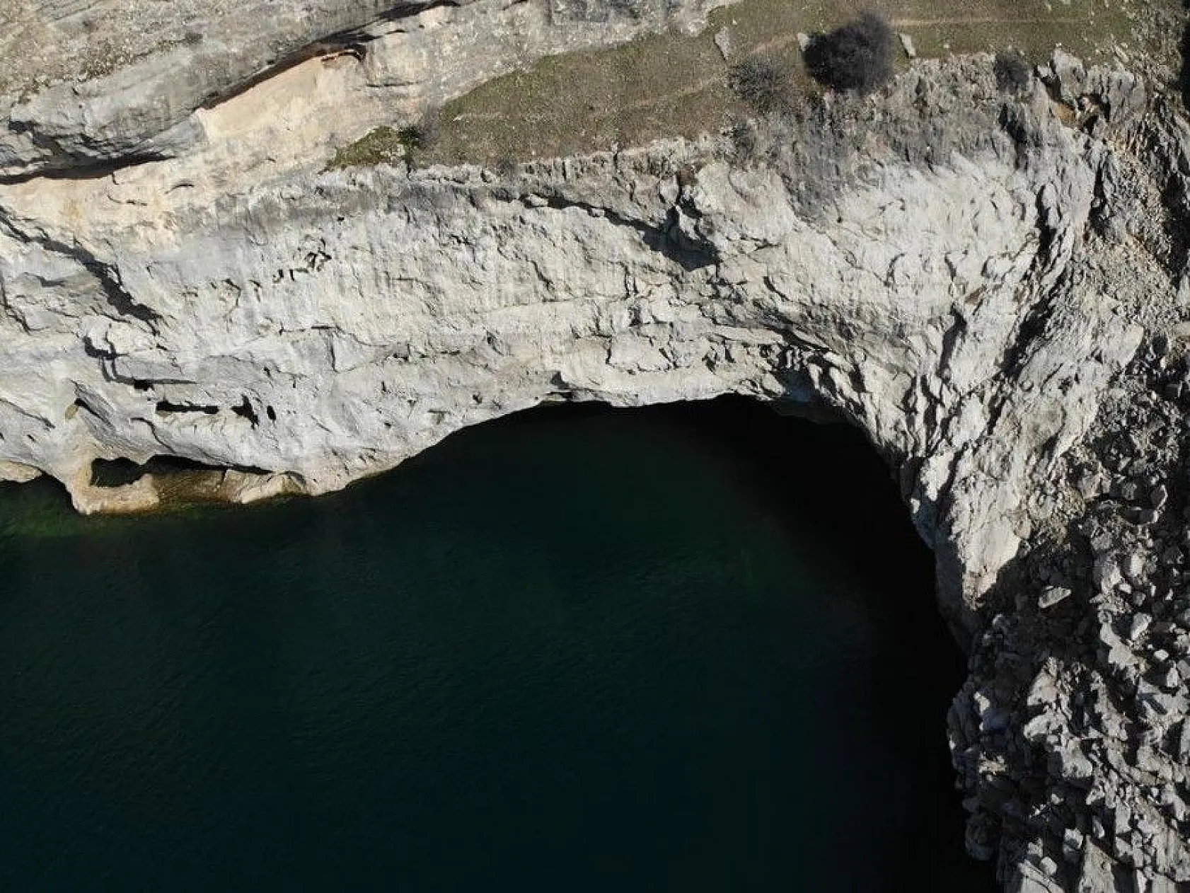 Sular çekilince Hastek Kalesi gün yüzüne çıktı