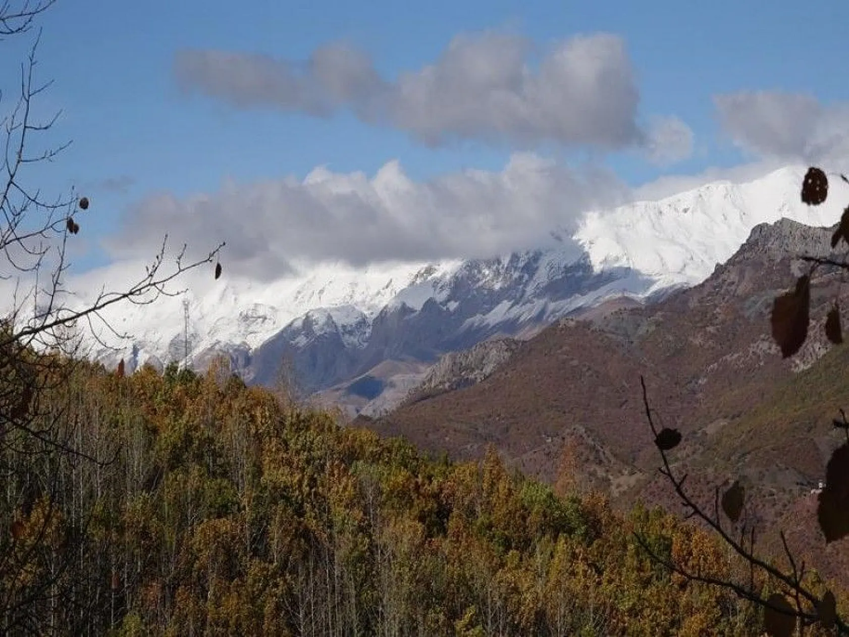 Tunceli'de kar ve sonbaharın görsel şöleni