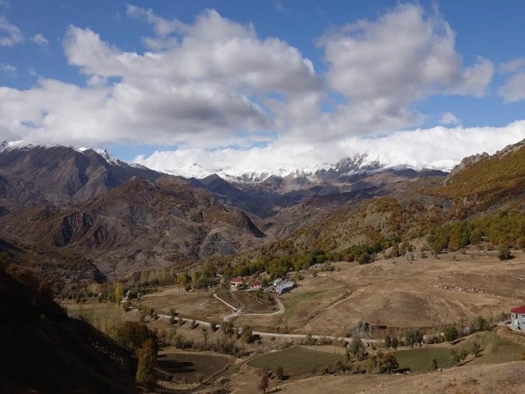 Tunceli'de kar ve sonbaharın görsel şöleni