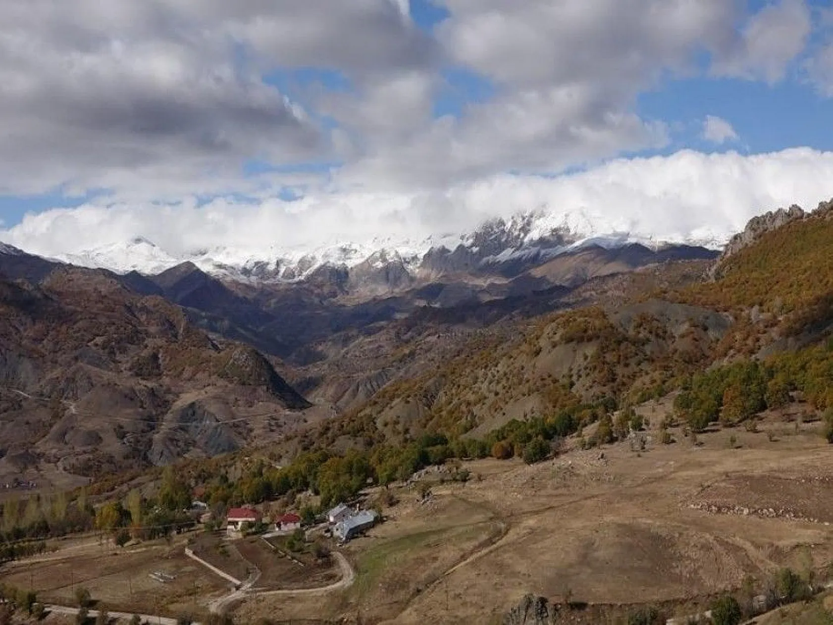 Tunceli'de kar ve sonbaharın görsel şöleni
