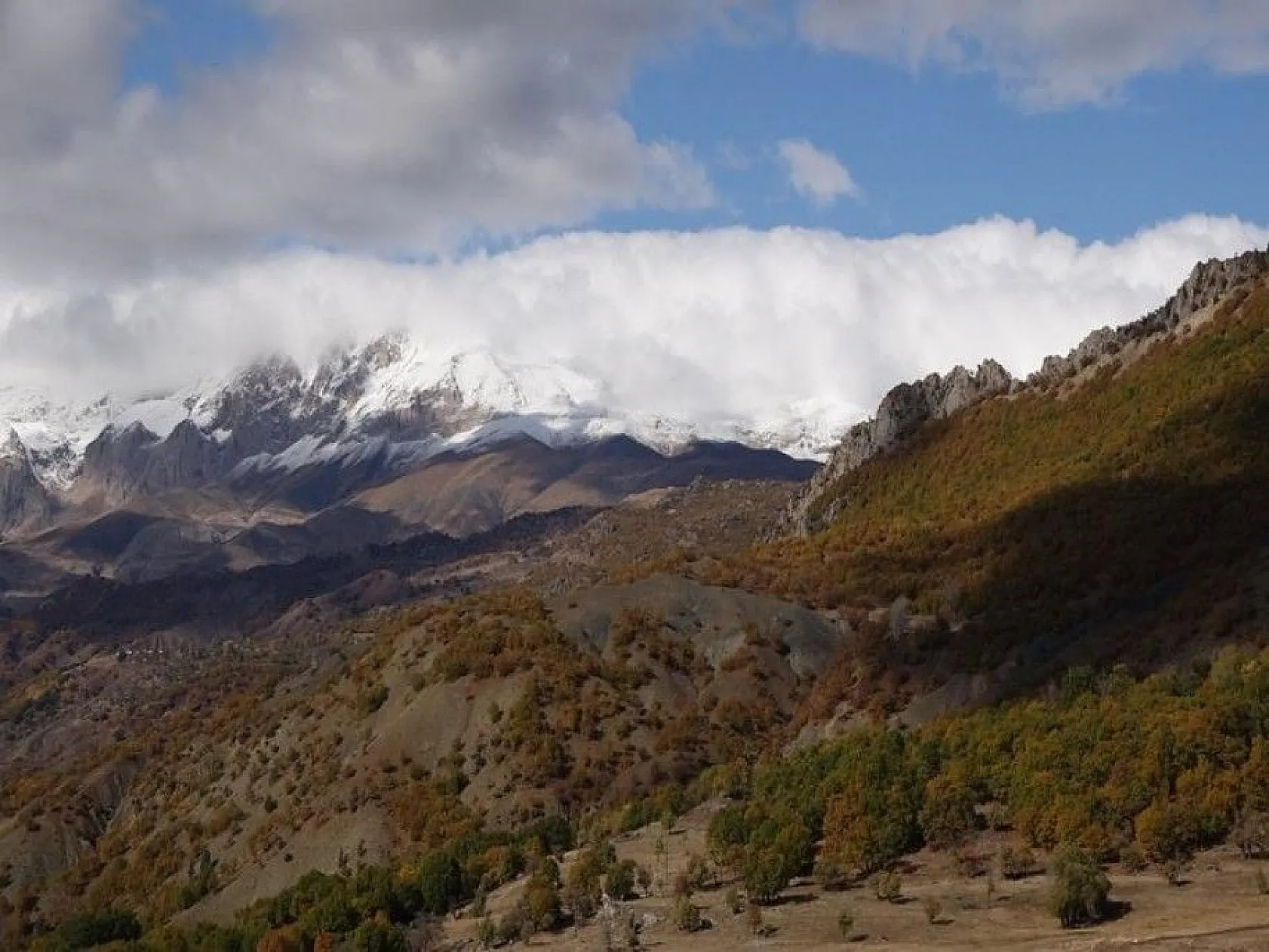 Tunceli'de kar ve sonbaharın görsel şöleni