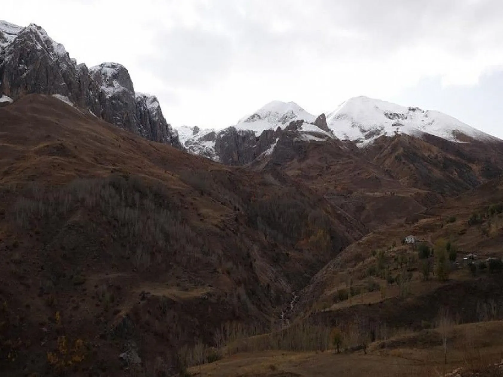 Tunceli'de kar ve sonbaharın görsel şöleni