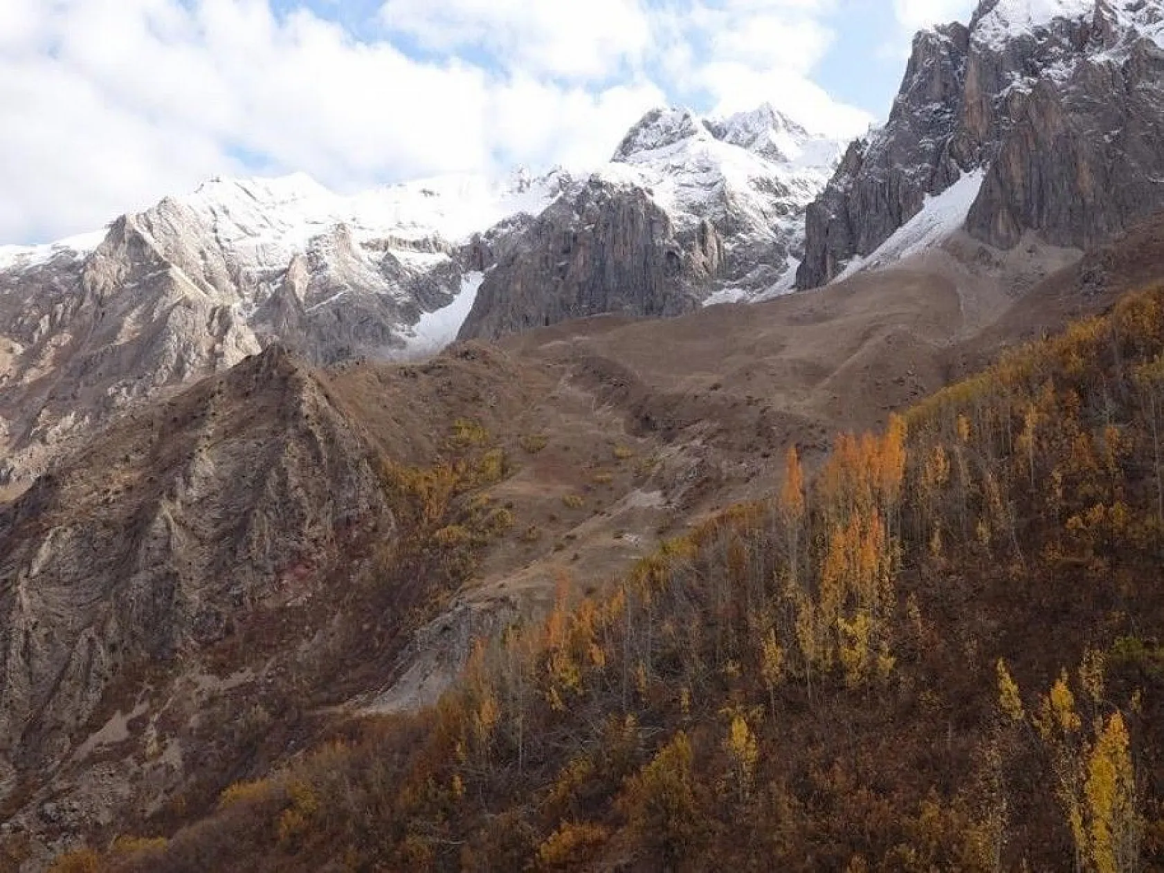 Tunceli'de kar ve sonbaharın görsel şöleni
