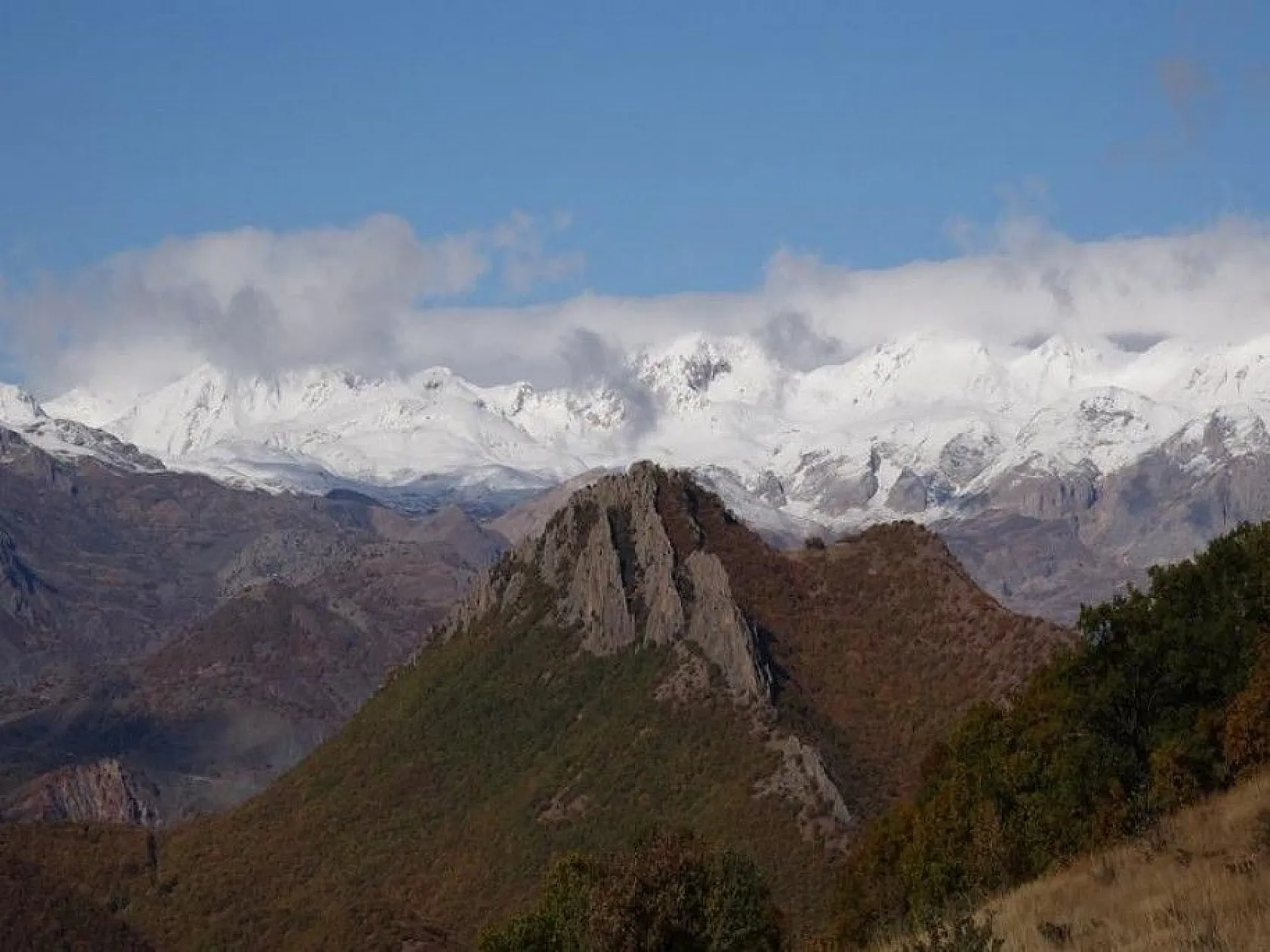 Tunceli'de kar ve sonbaharın görsel şöleni