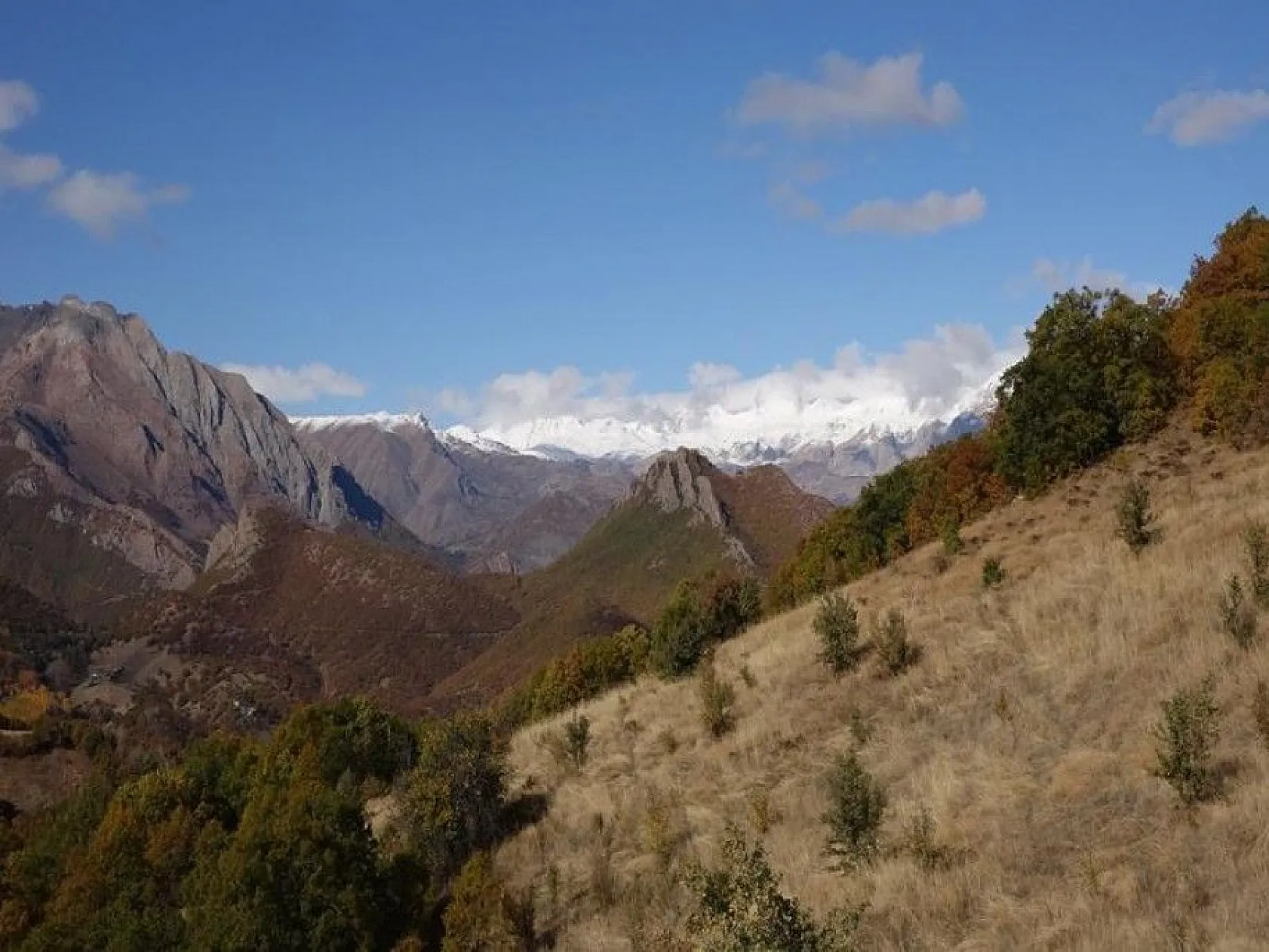 Tunceli'de kar ve sonbaharın görsel şöleni