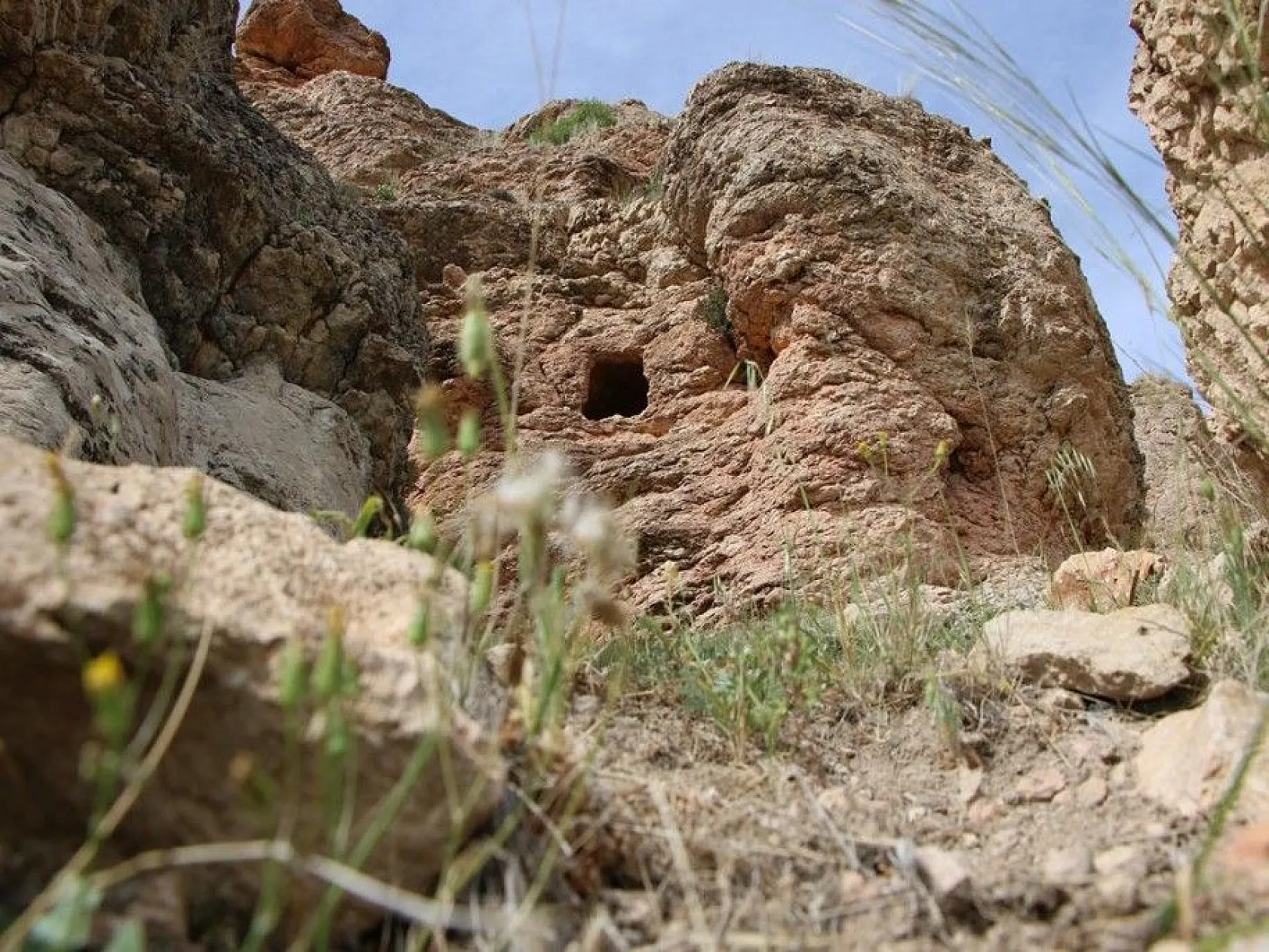 Urartular dönemine ait Tanrıverdi Kalesi ilk günkü ihtişamını koruyor