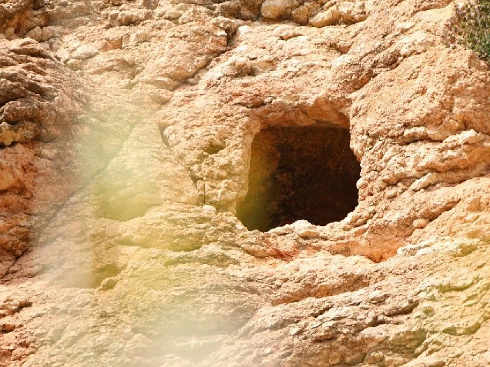 Urartular dönemine ait Tanrıverdi Kalesi ilk günkü ihtişamını koruyor