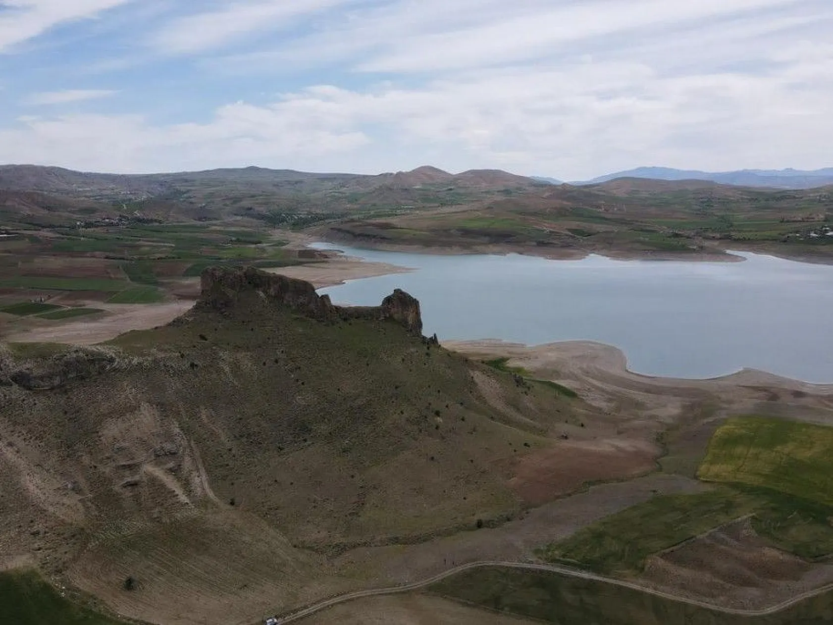 Urartular dönemine ait Tanrıverdi Kalesi ilk günkü ihtişamını koruyor