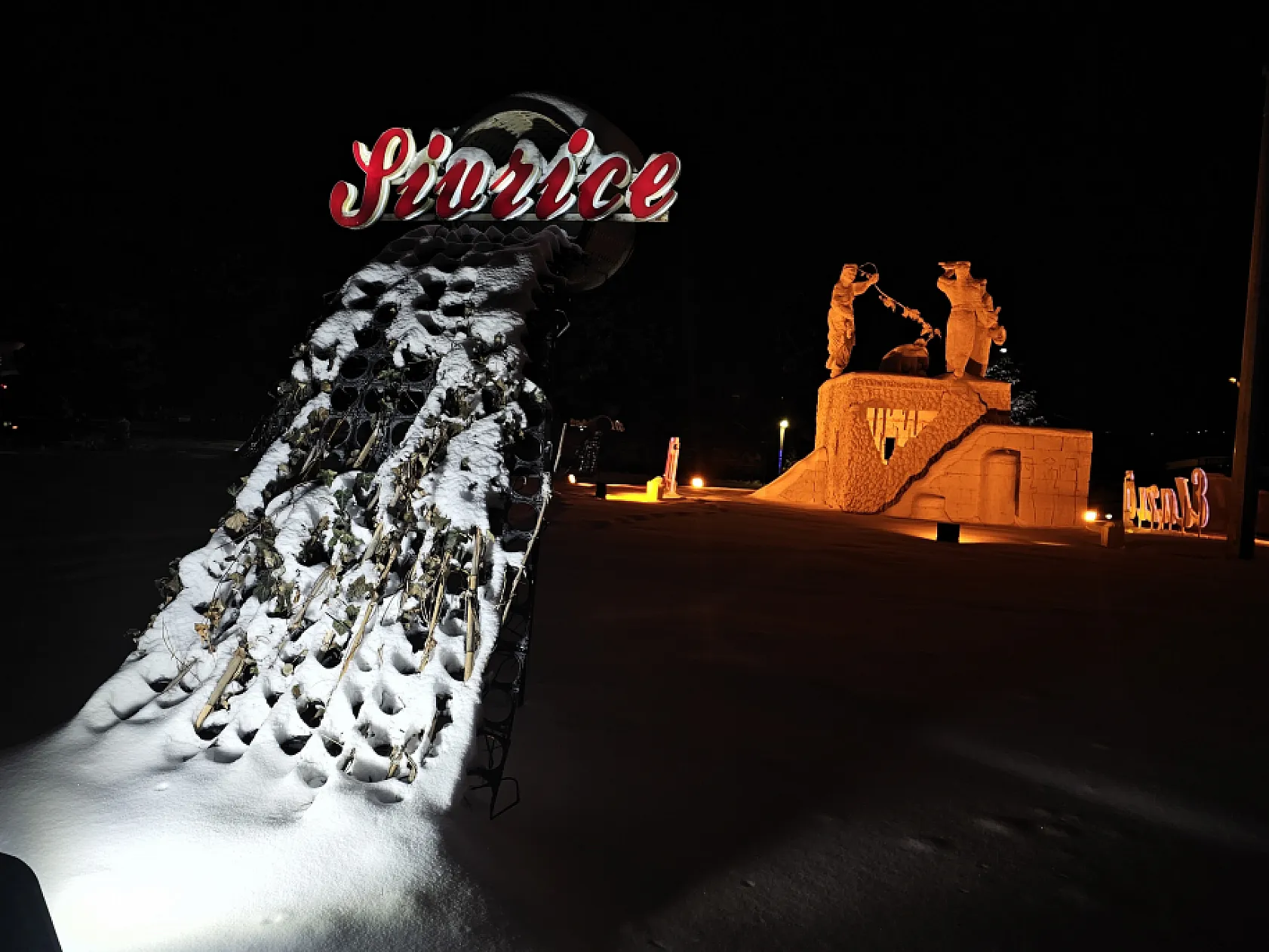 Bu manzaraya bakmadan geçilmiyor: Elazığ'ın simgesinde kar büyüsü!