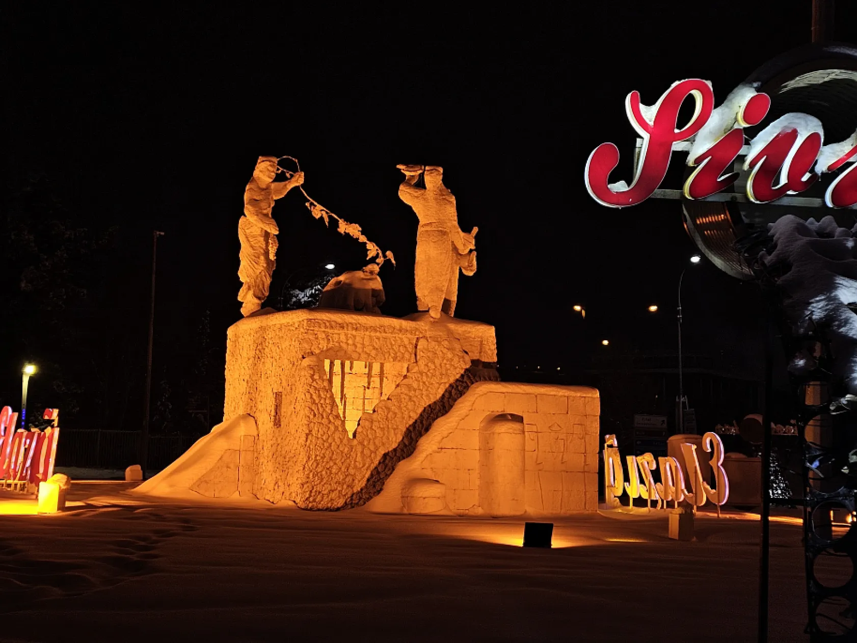 Bu manzaraya bakmadan geçilmiyor: Elazığ'ın simgesinde kar büyüsü!