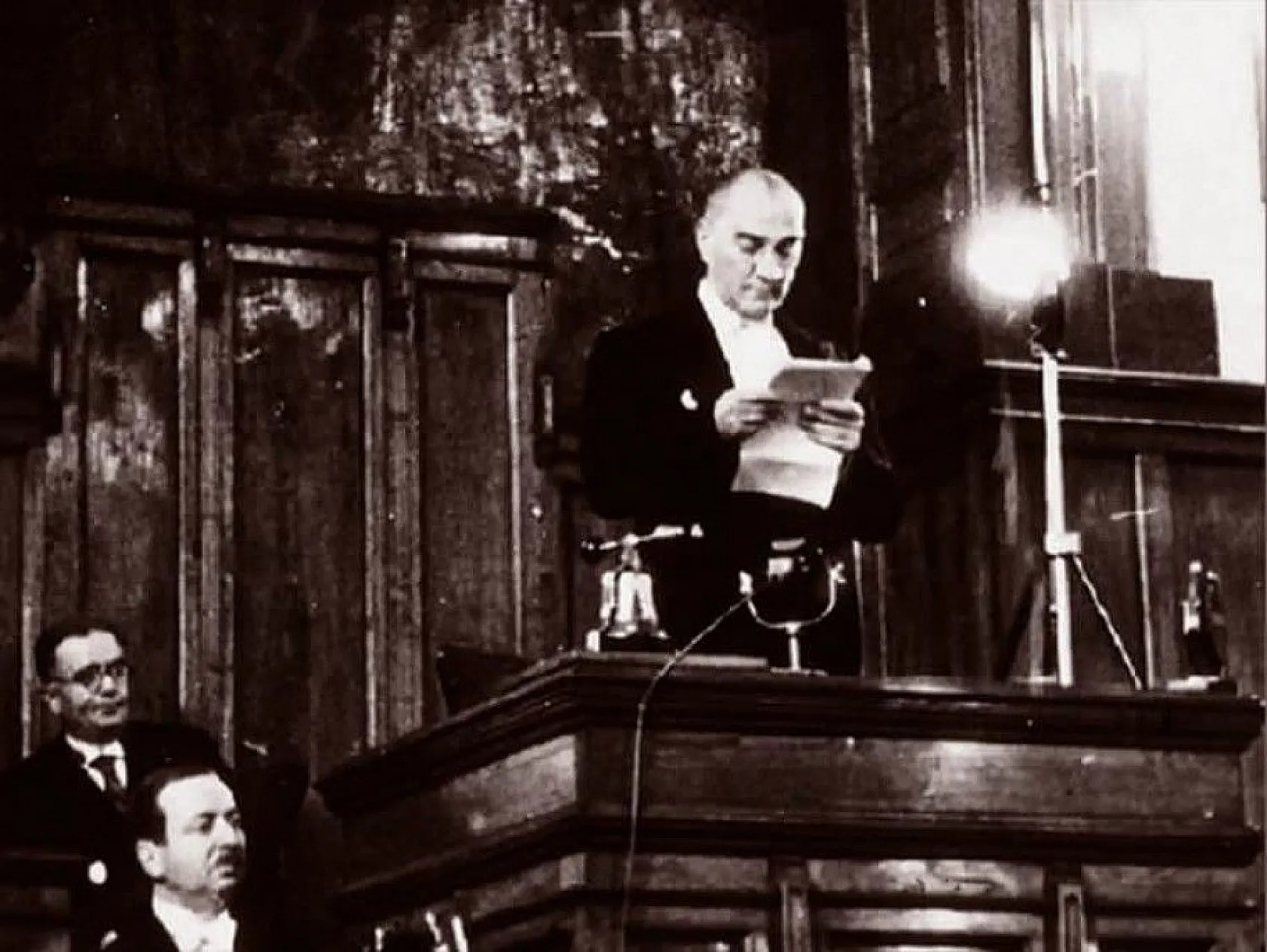 Daha önce görmediğiniz kareleriyle Atatürk