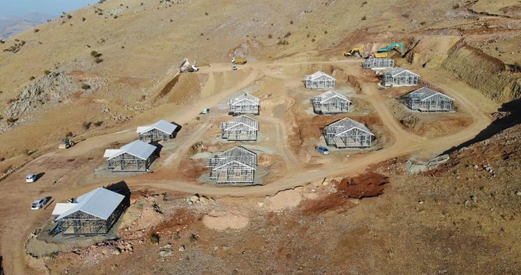 Köylerde de çelikten planlanan evler yükselmeye başladı