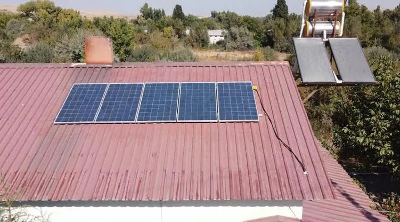 2 köyde çatılara kuruldu, artık kendi elektriklerini üretecekler