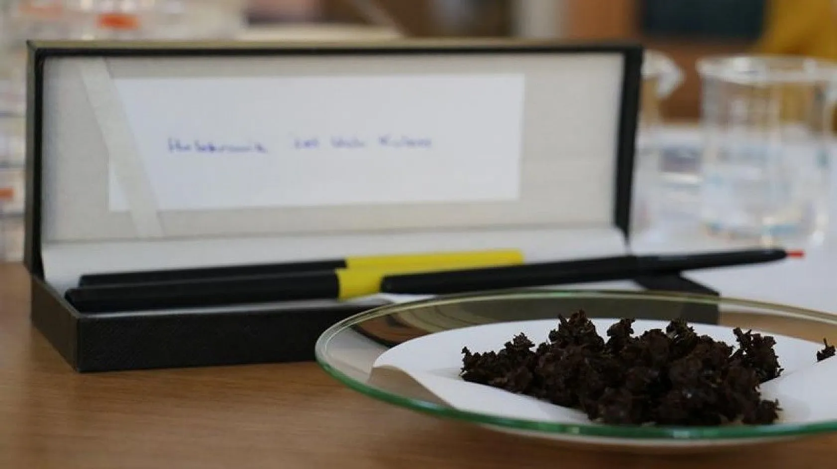 Çay posası pH ölçüm kalemine dönüştü