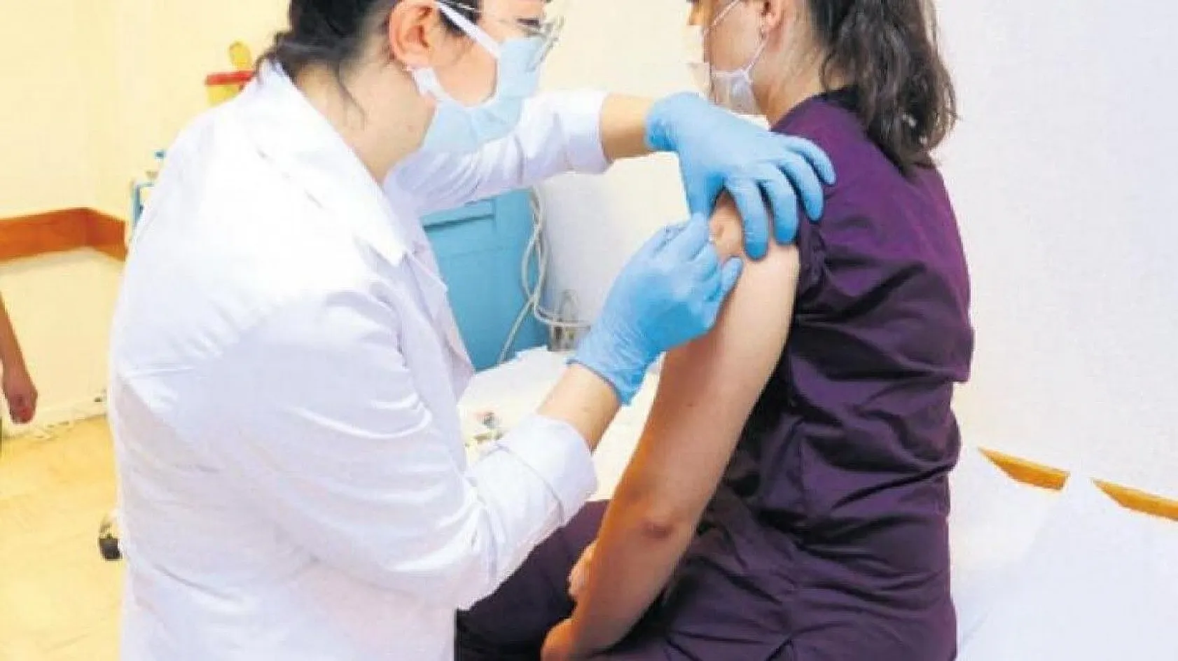 Çin'den İzmir'e getirildi gönüllü sağlık çalışanlarına uygulanmaya başlandı