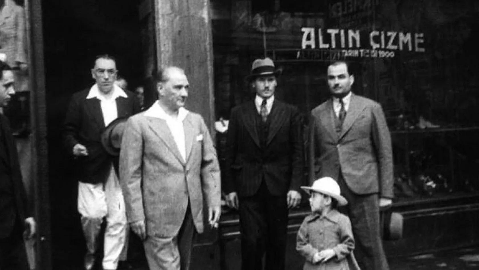 Daha önce görmediğiniz kareleriyle Atatürk