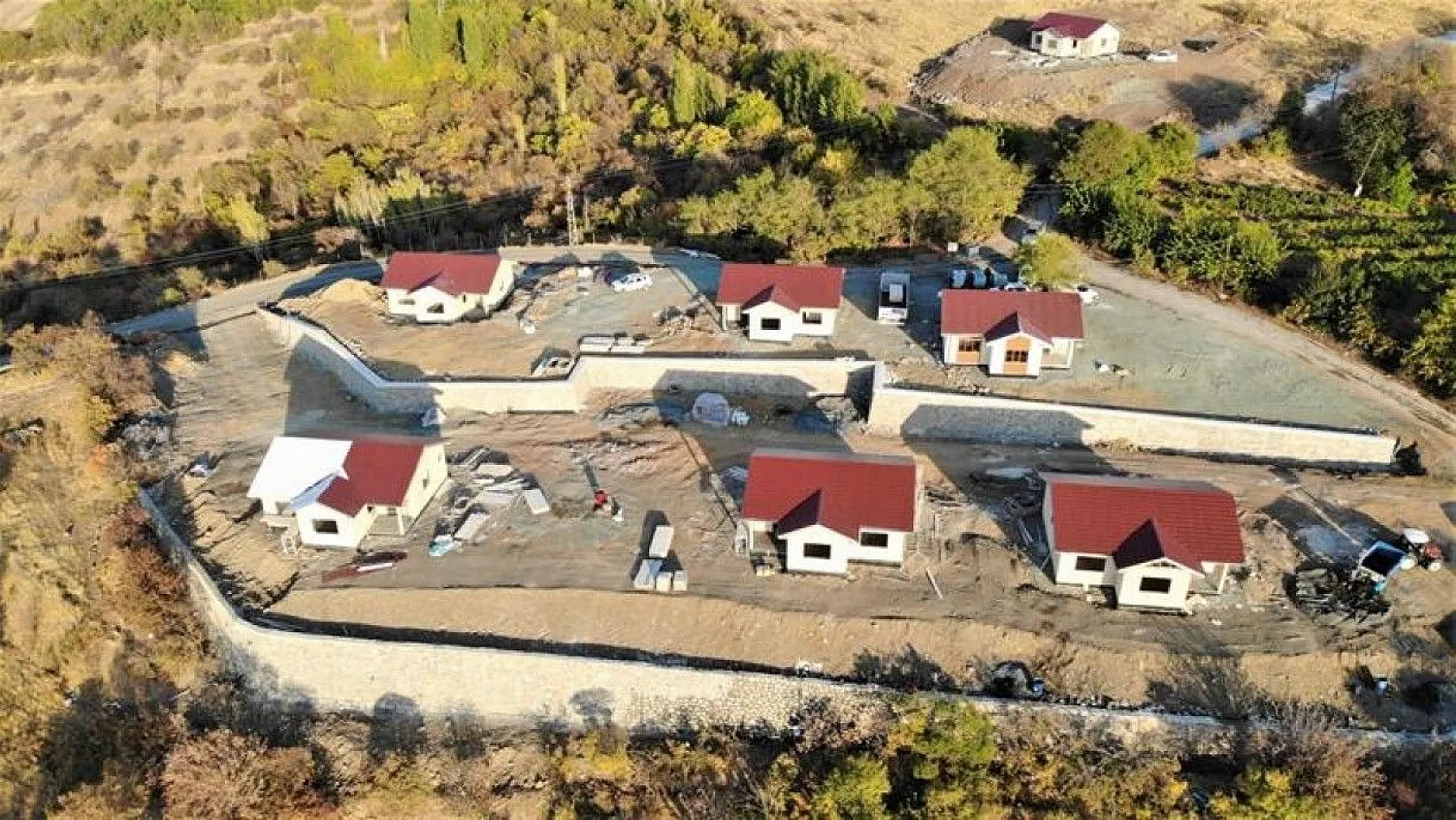 Köylerde de çelikten planlanan evler yükselmeye başladı