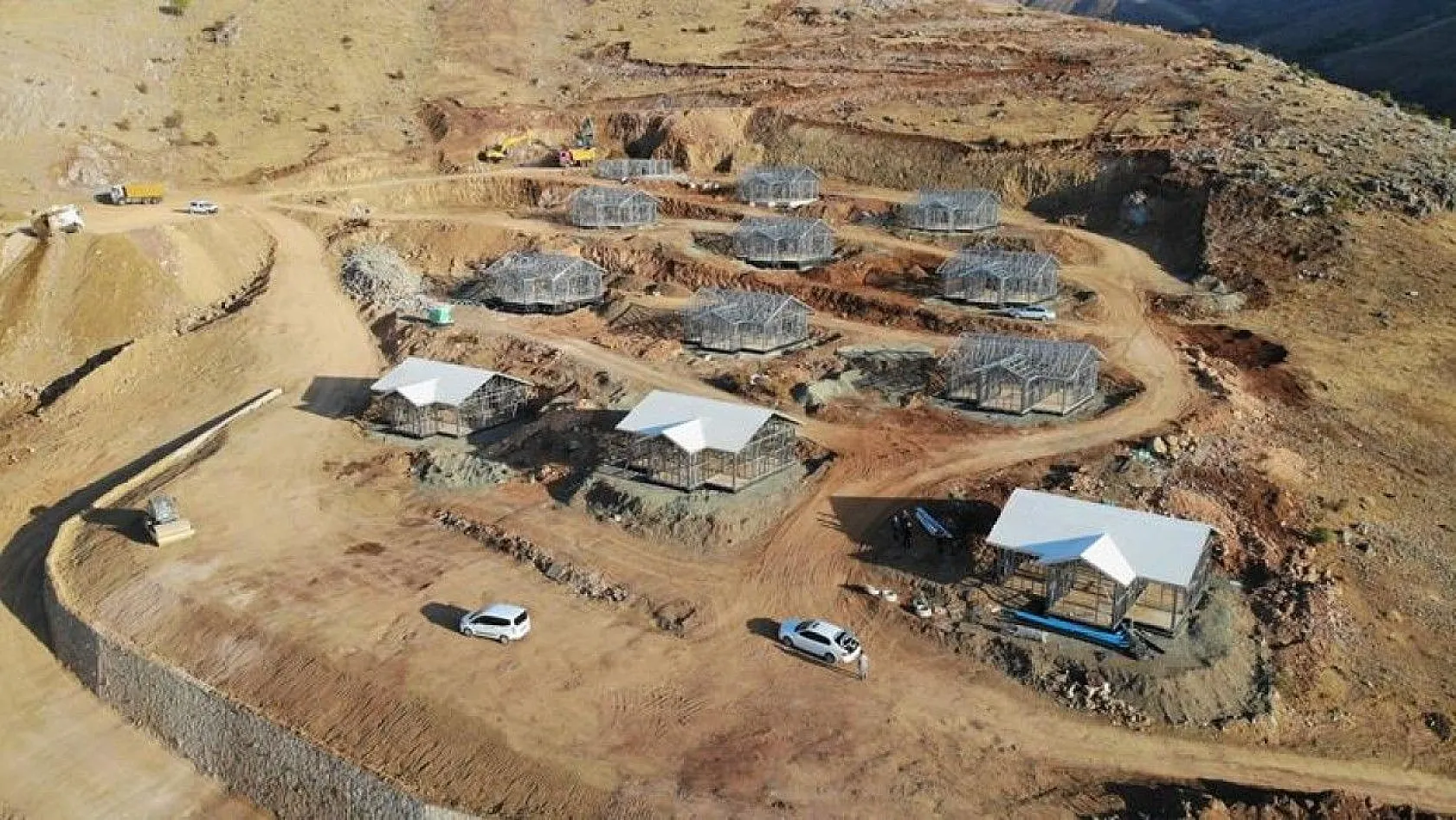 Köylerde de çelikten planlanan evler yükselmeye başladı