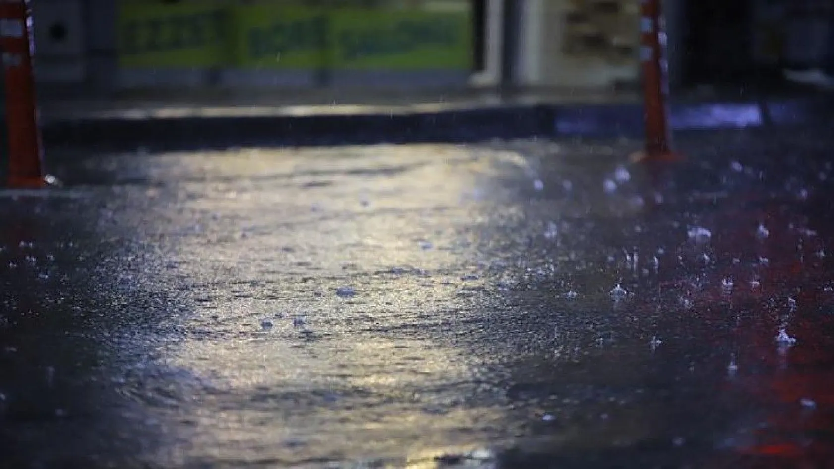 Elazığ'da sağanak yağış etkili oluyor