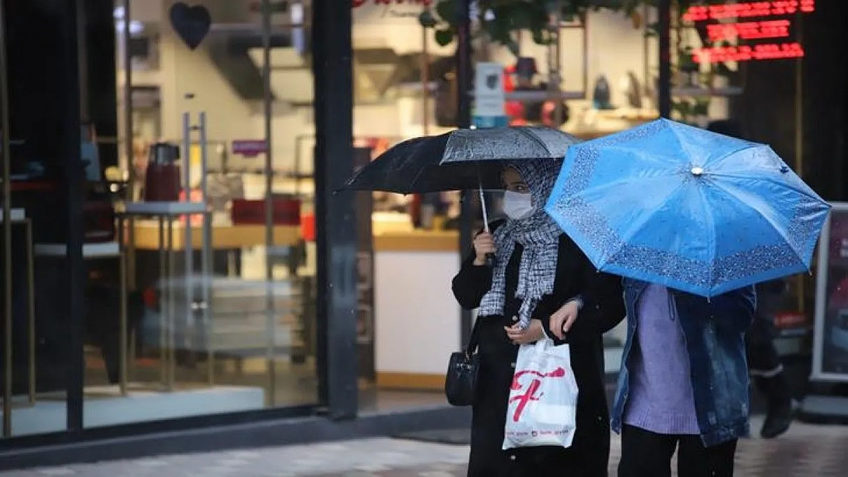 Elazığ'da sağanak yağış etkili oluyor