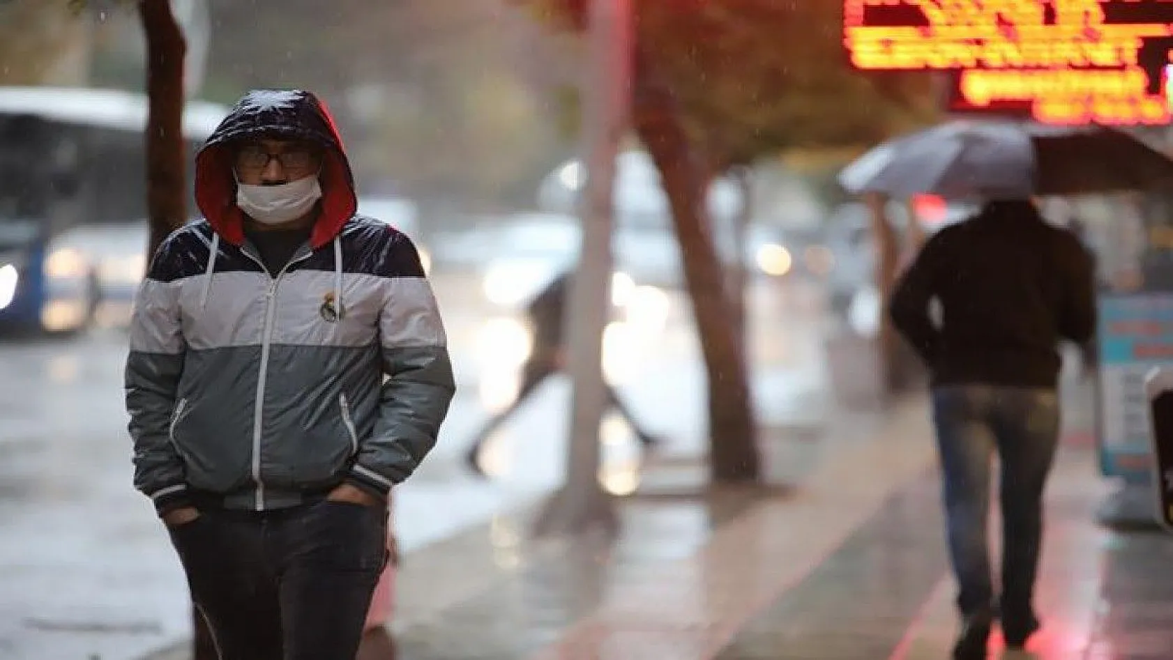 Elazığ'da sağanak yağış etkili oluyor