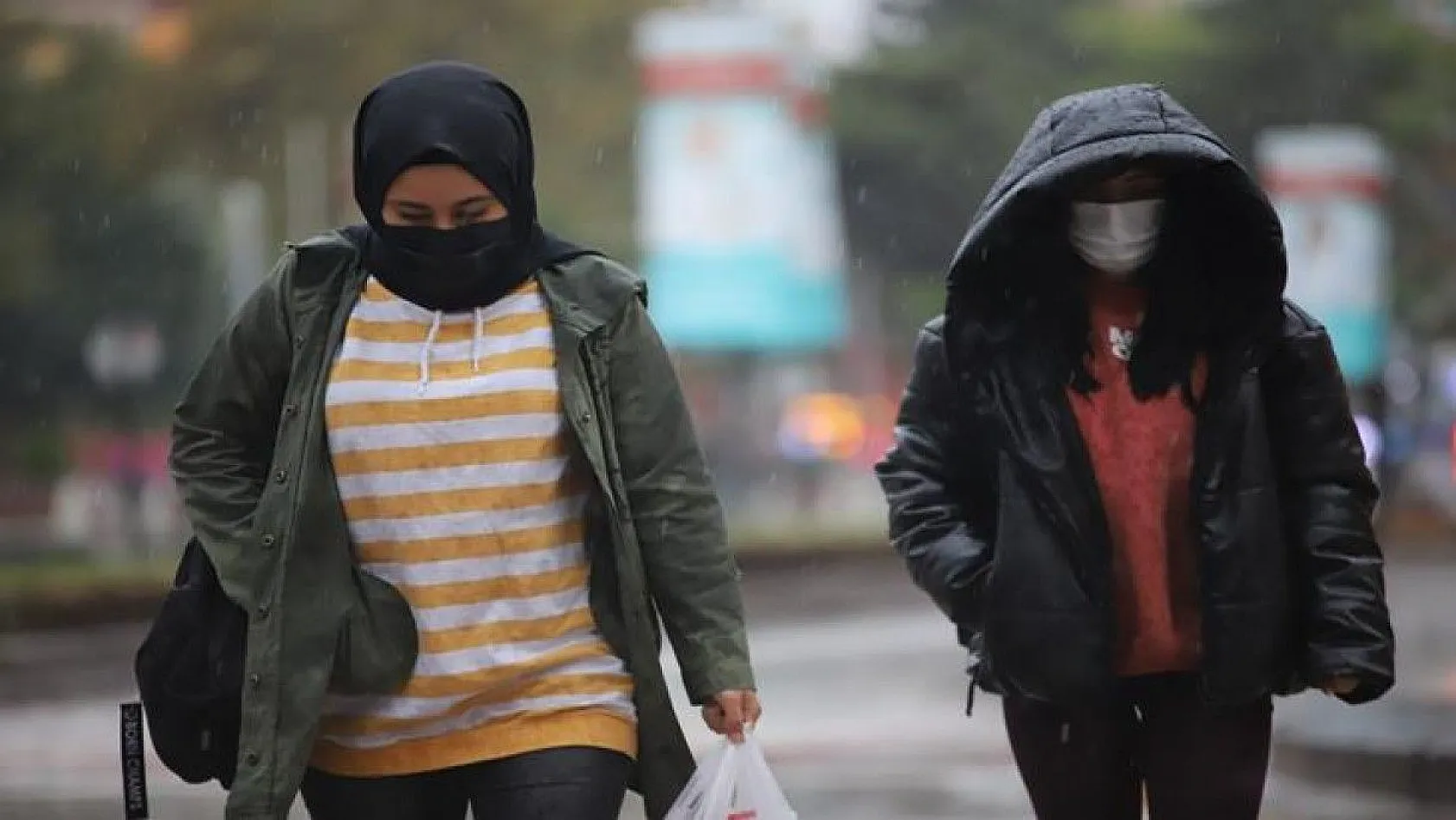 Elazığ'da sağanak yağış etkili oluyor