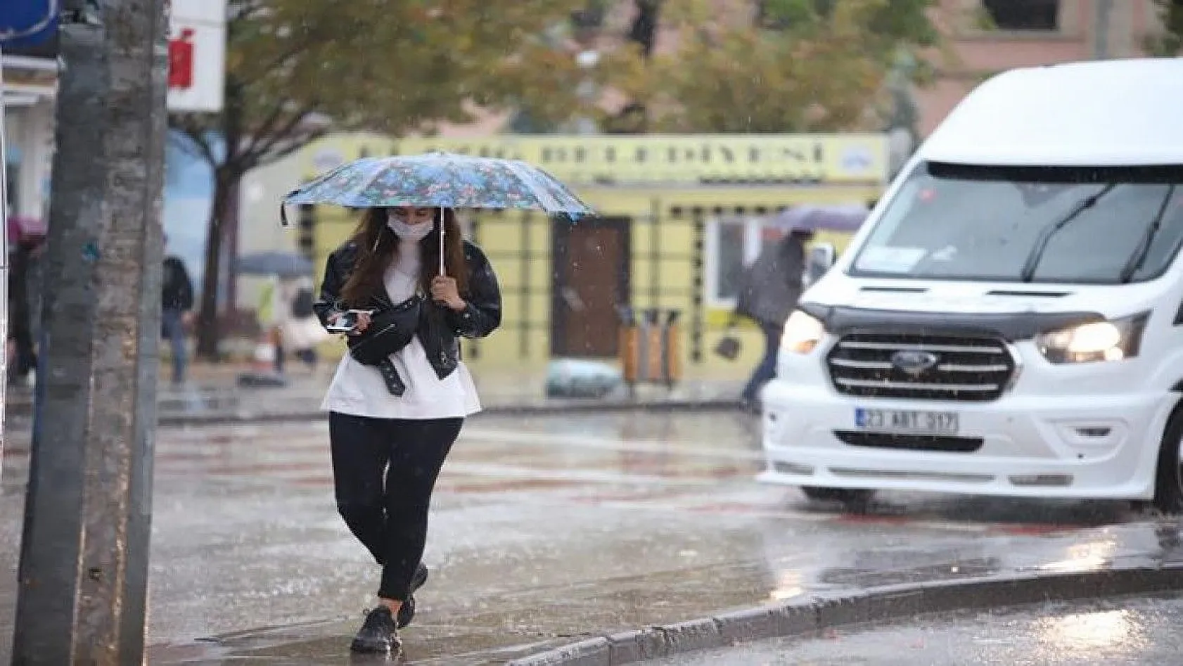 Elazığ'da sağanak yağış etkili oluyor