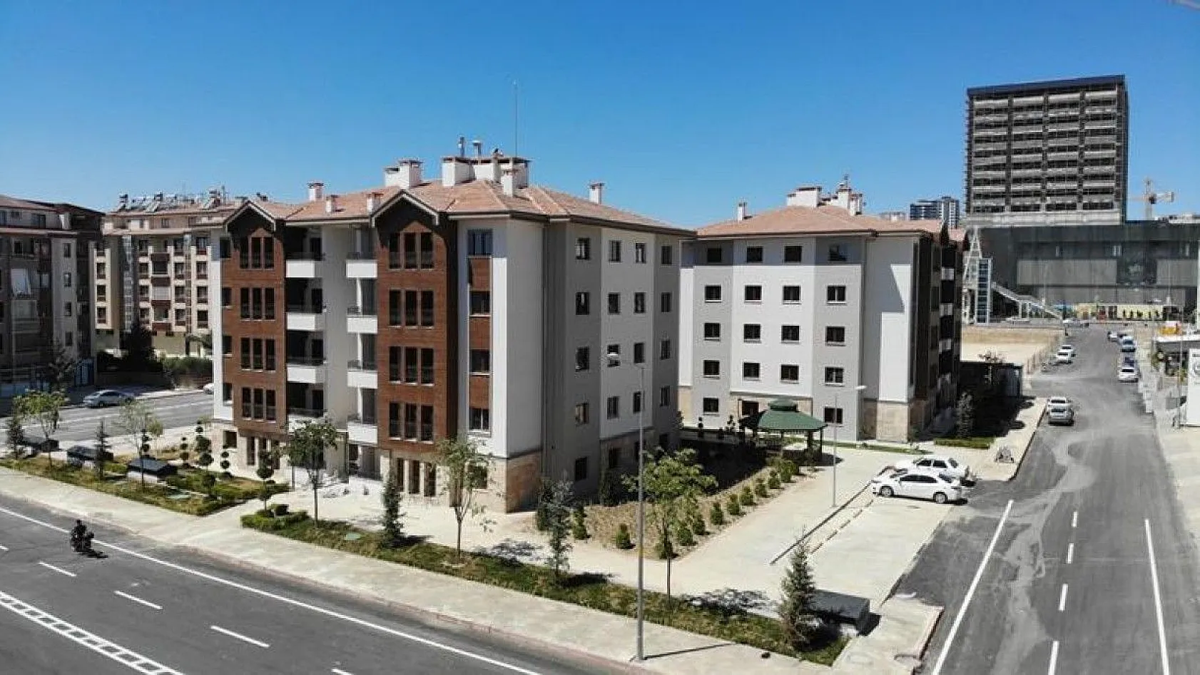 Elazığ'da binlerce konut hızla yükselmeye devam ediyor