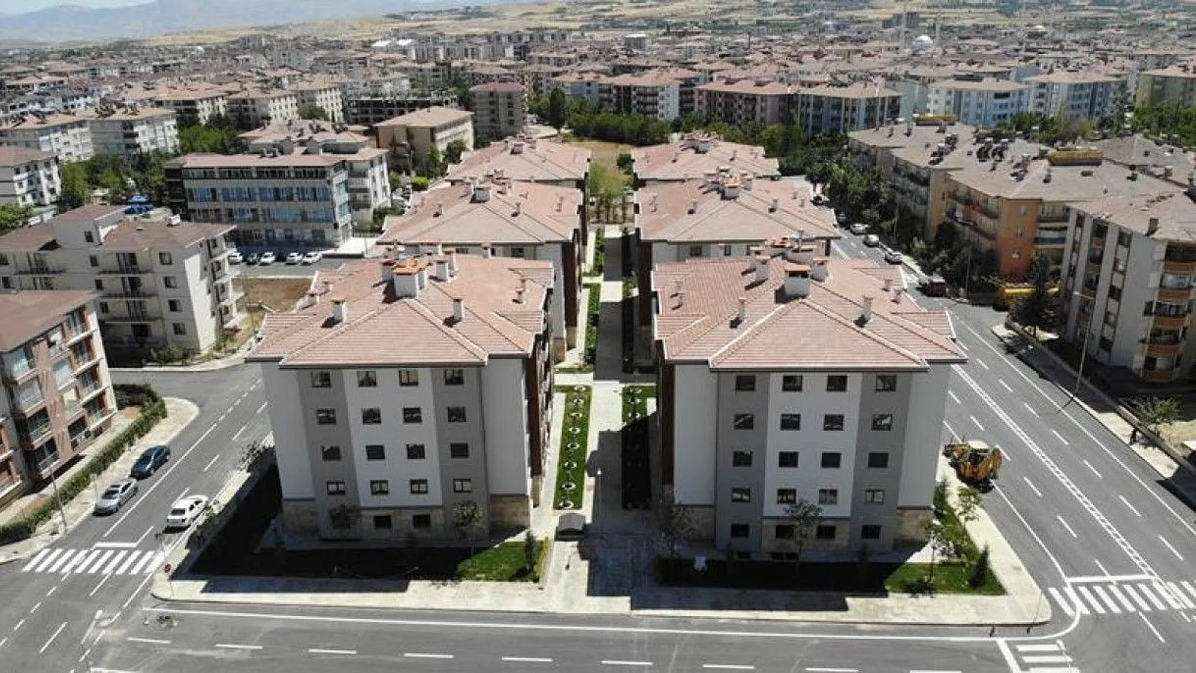 Elazığ'da binlerce konut hızla yükselmeye devam ediyor