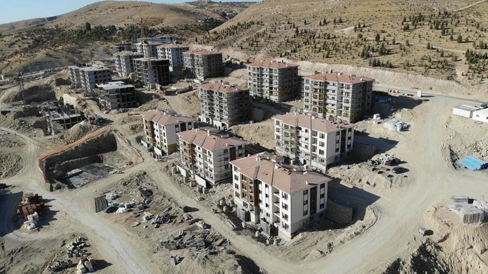 Elazığ'da binlerce konut hızla yükselmeye devam ediyor