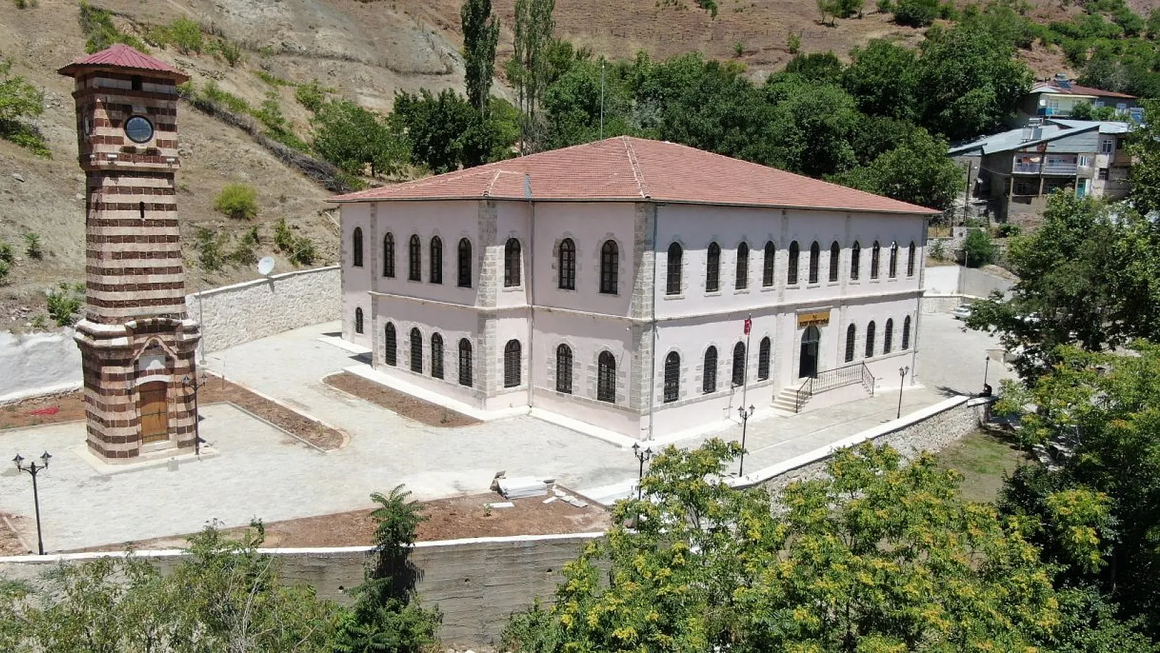 Restore edilen 'Maden Saat Kulesi' turizme kazandırıldı