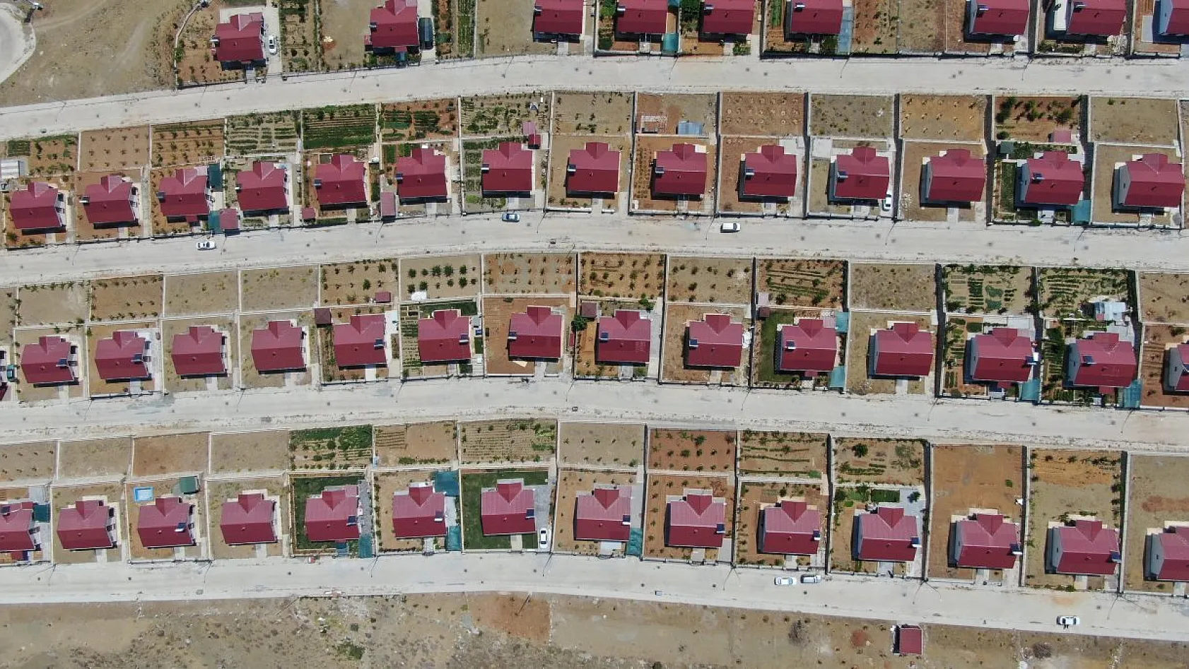 Deprem sonrası Elazığ'da yeni bir yaşam: Göl manzaralı çelik konstrüksiyonlu evler