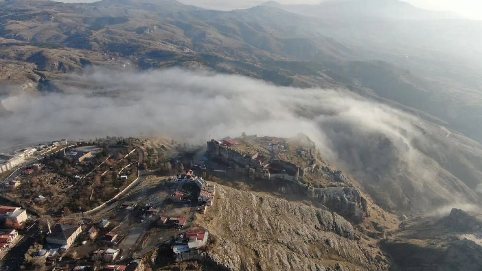 Elazığ'da Yoğun Sis: Harput'ta Kartpostallık Görüntüler!