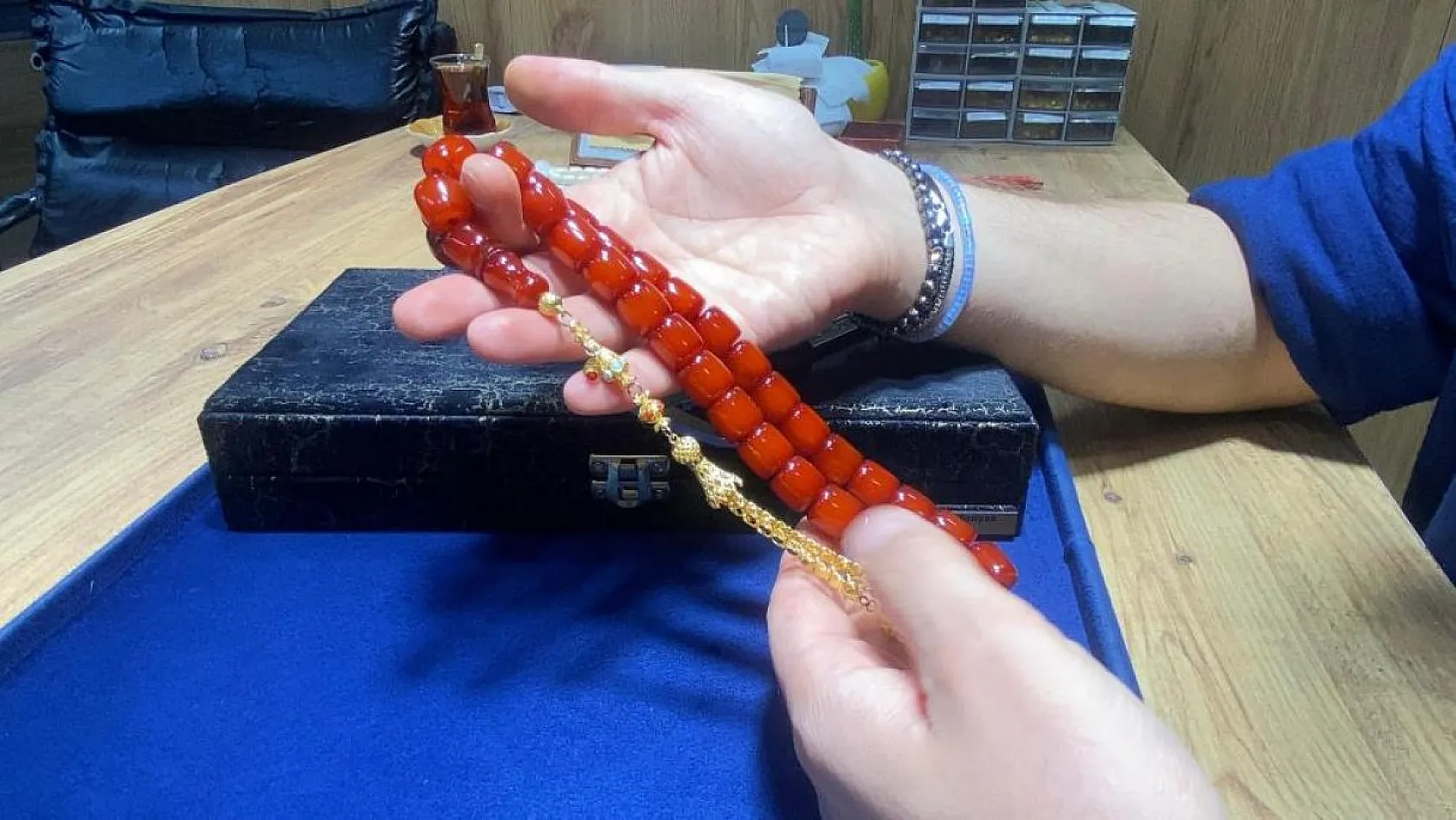 Elazığ'da El Yapımı, Altın Püsküllü Osmanlı Tespihler Göz Kamaştırıyor!