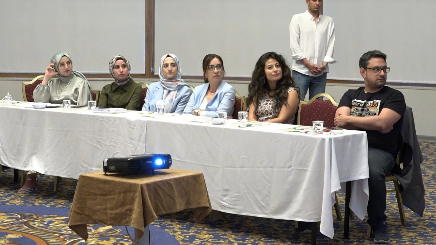 Elazığ'da Sağlıkta Bilimsel İşbirliği: Doğu Anadolu Romatoloji Derneği'nden Eğitim Kampı!