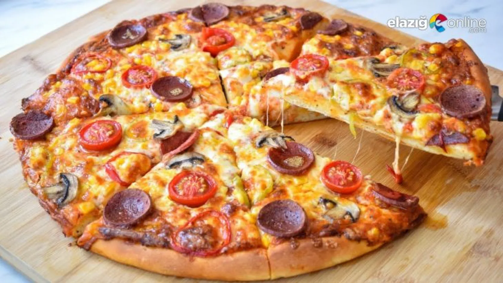 En kolay anne usulü pizza nasıl yapılır?