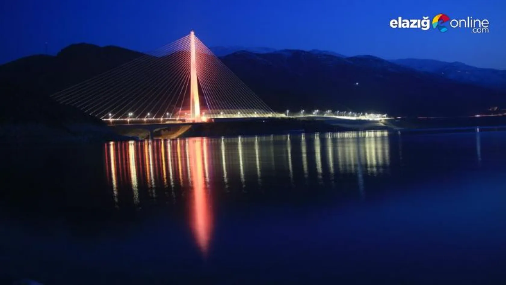 Kömürhan Köprüsü rengarenk ışıklandırmasıyla görsel şölen sunuyor