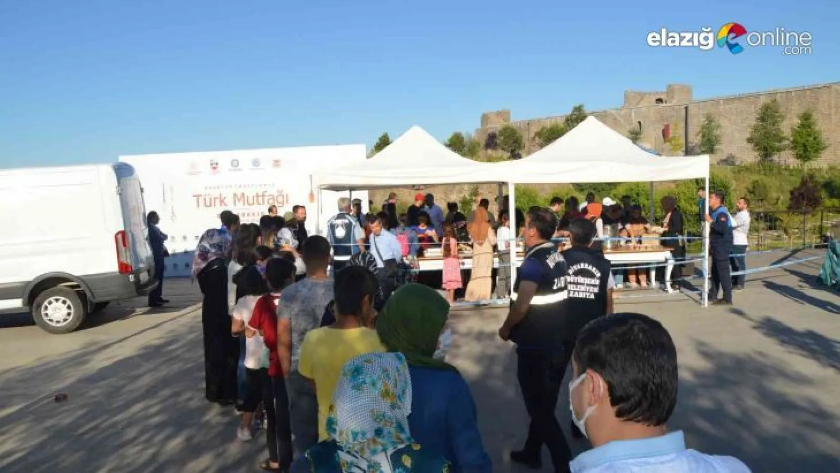 Türk Mutfağı Haftası'nda vatandaşlara Diyarbakır lezzetleri ikram edildi