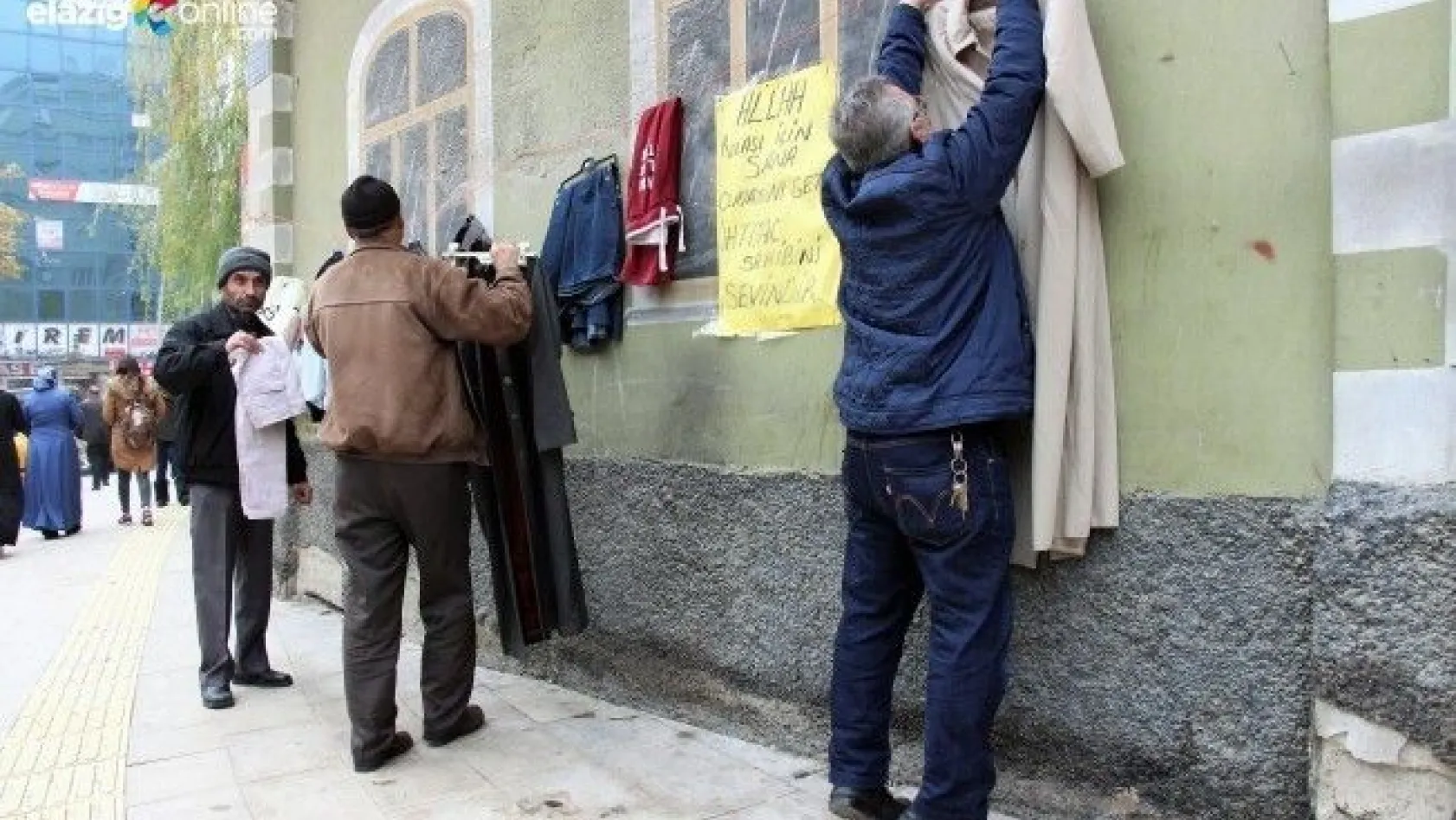 Elazığ'da başlatılan 'Askıda Kıyafet' kampanyası büyük ilgi görüyor!