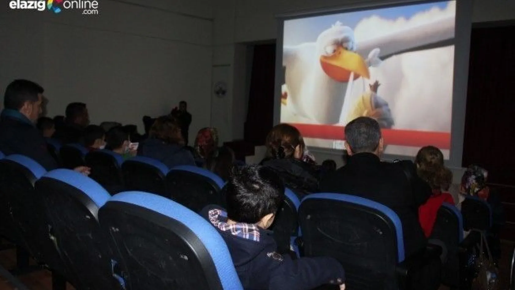 Elazığ'da özel çocukların sinema keyfi