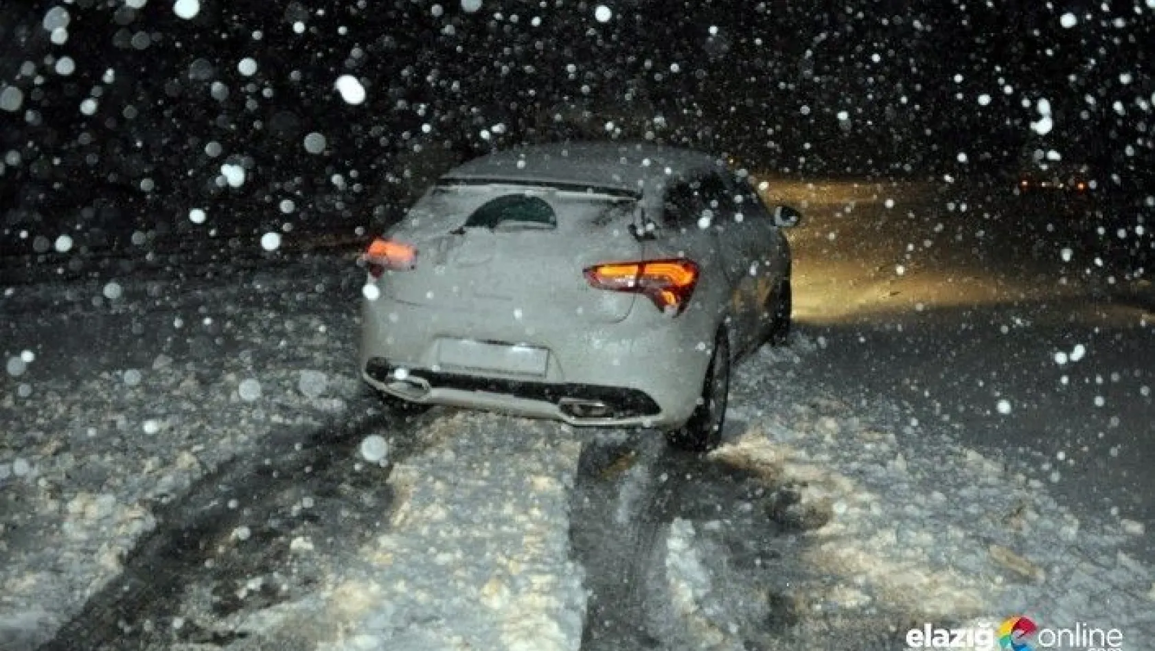 Kar yağışı Konya-Antalya karayolunu trafiğe kapattı